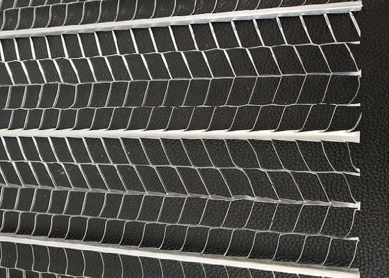 610mmの幅の肋骨の木ずりの網のダイヤモンドの穴は金属2mの長さに電流を通した