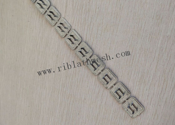 電流を通されたストリップの反割れ目は265mmの長さ20mmの幅をめっきする